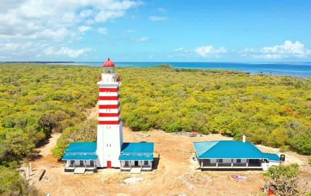 Lighthouse & Kanga Beach Land Safari